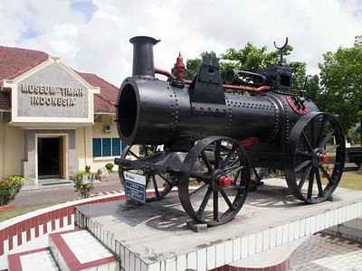 Alat Transportasi Kuno (Locomobile)
